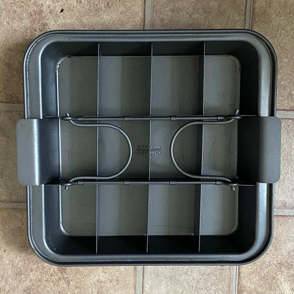 EUC - Brownie Pan with dividing grid - Picture 2 of 4